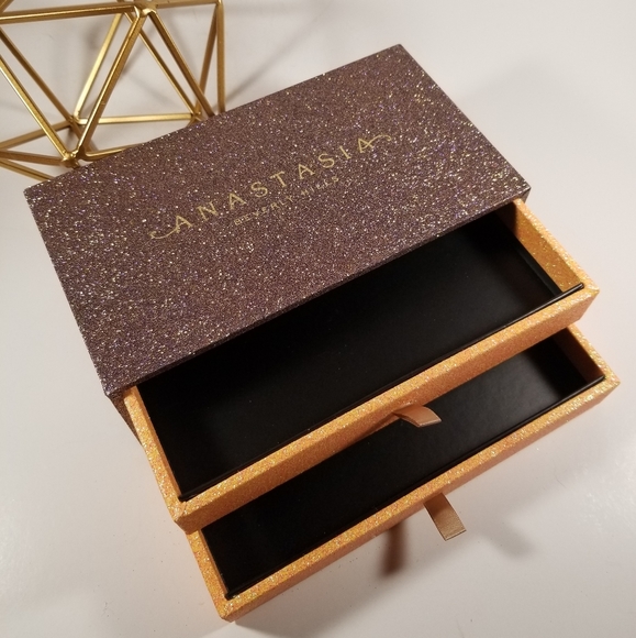 🆕️ABH Limited Edition Luxe Collectors Case